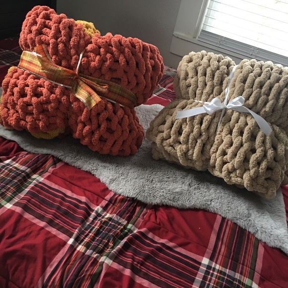 Order you handmade chunky blanket now!!!🧡💛 - Picture 2 of 8